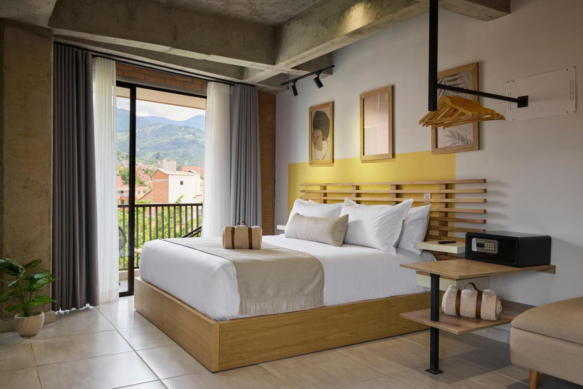 30 Living Suites Medellin Exterior photo