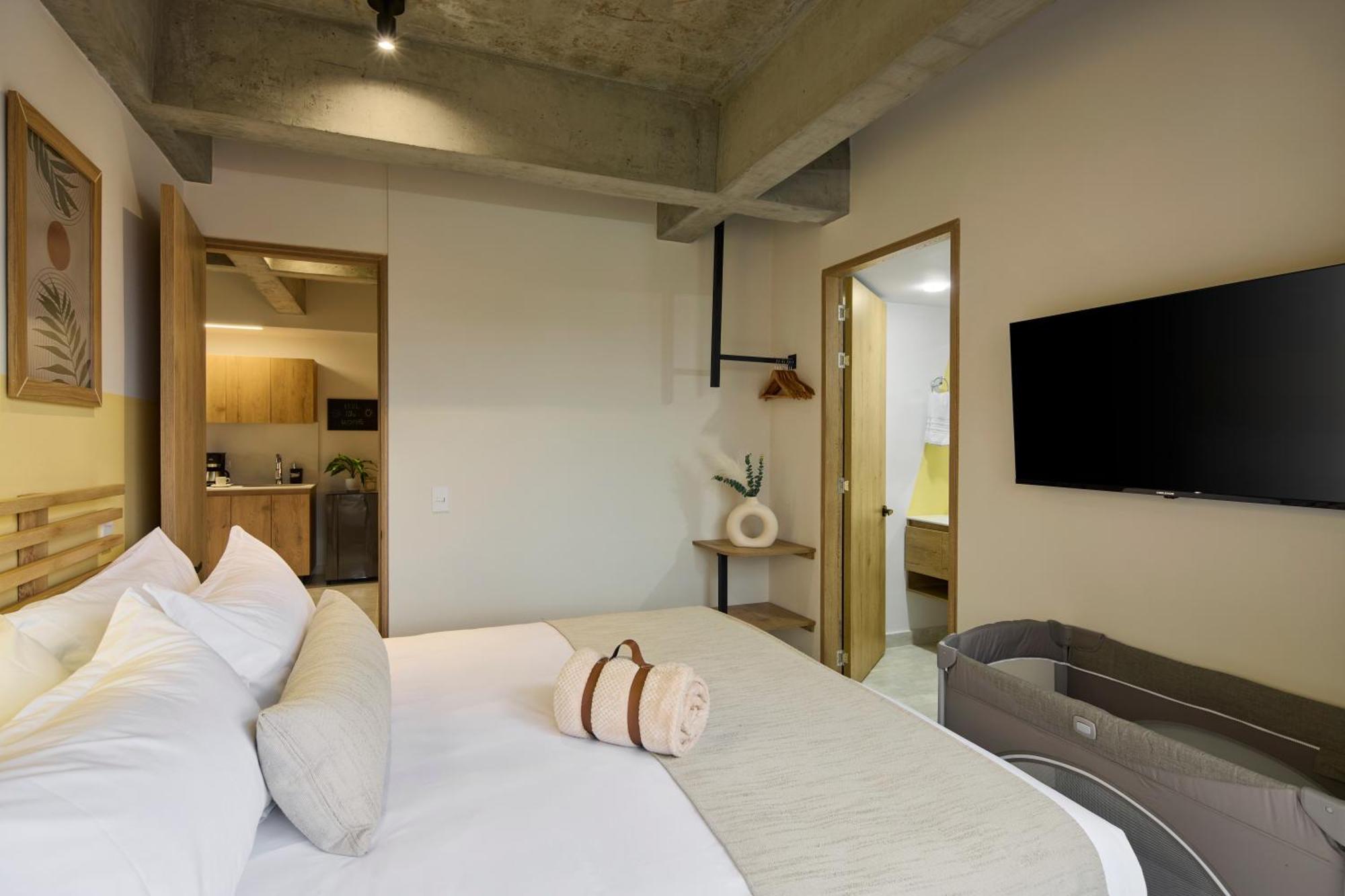 30 Living Suites Medellin Exterior photo
