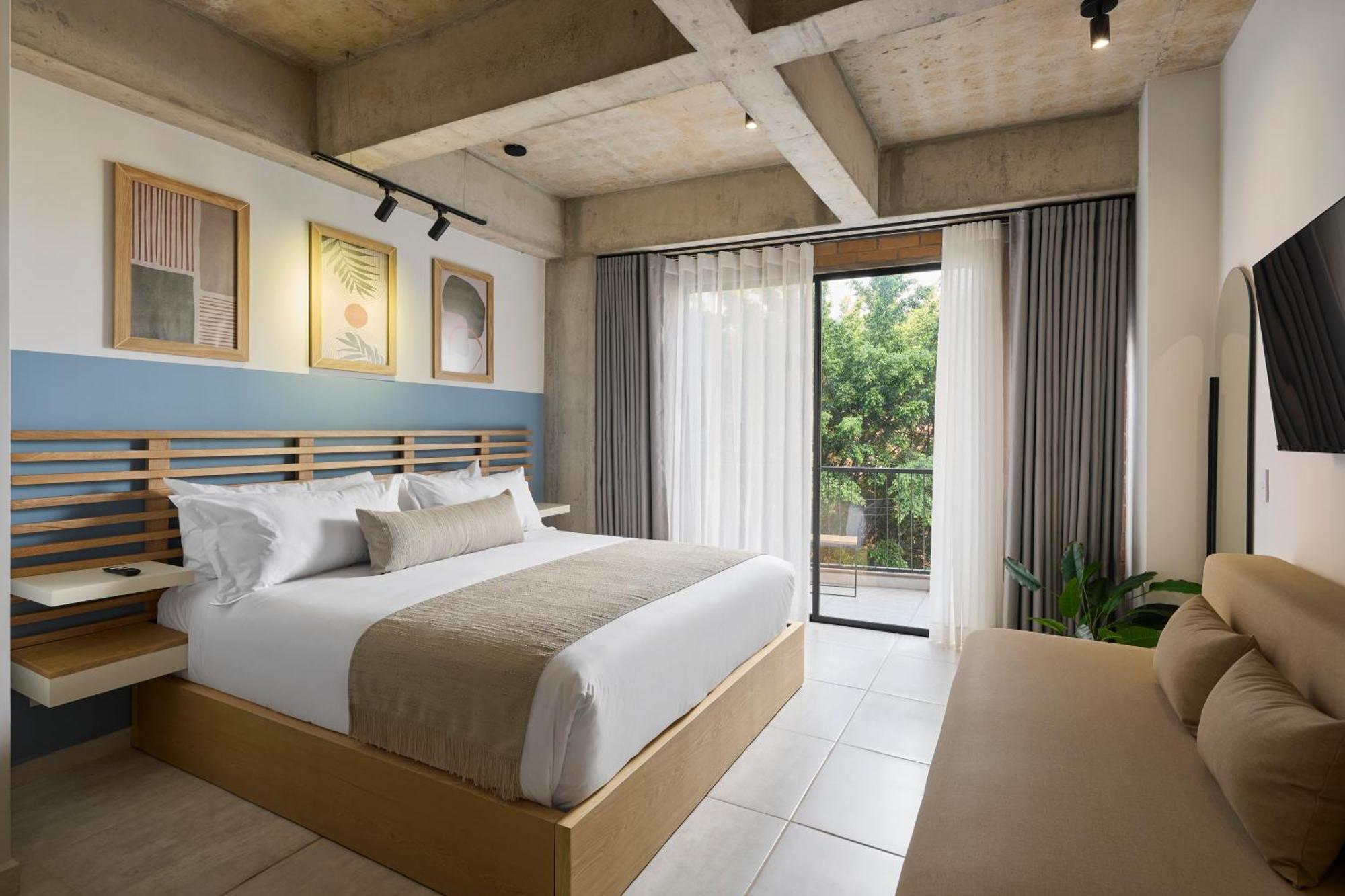 30 Living Suites Medellin Exterior photo